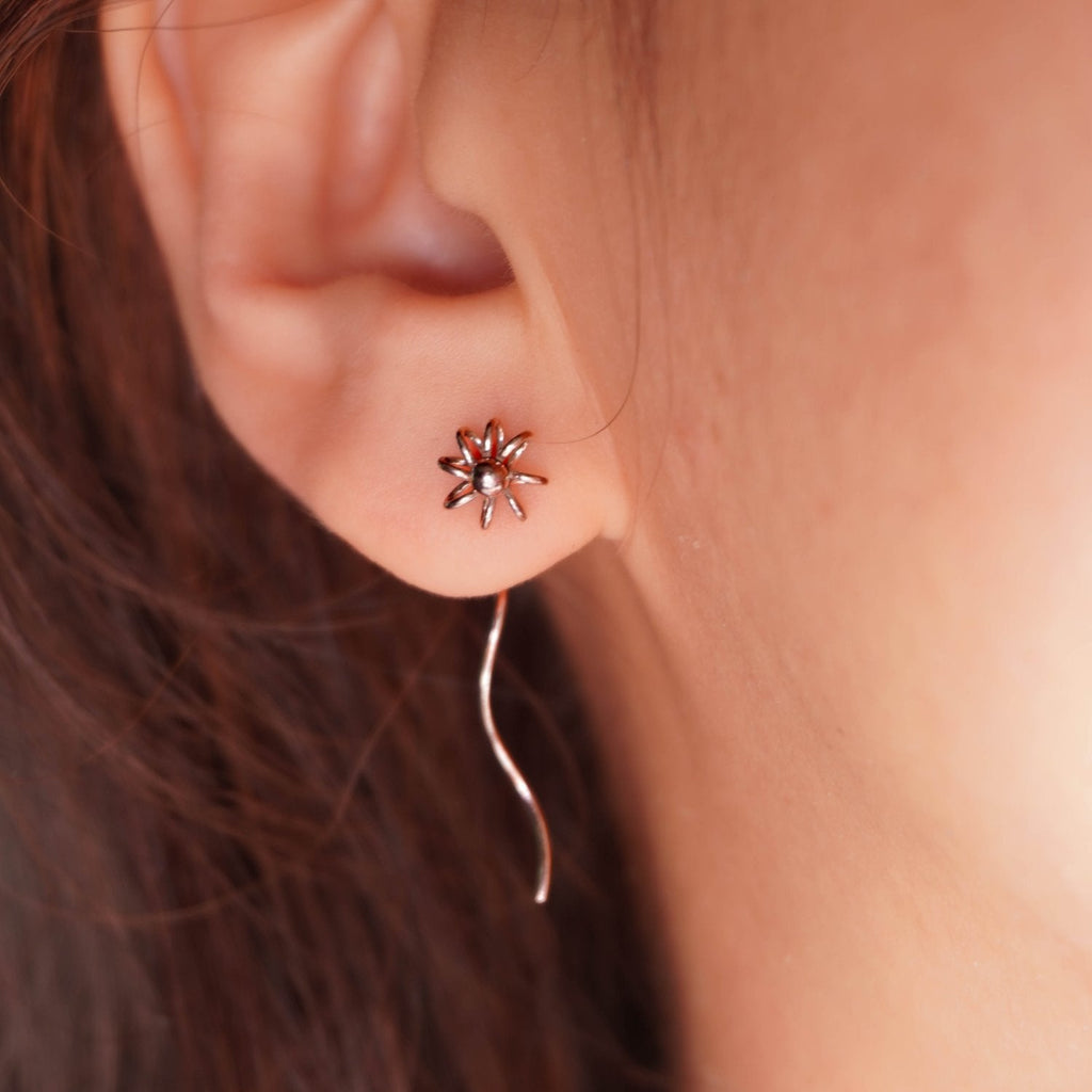 Daisy Flow Threader Earrings - Roseraie Gal