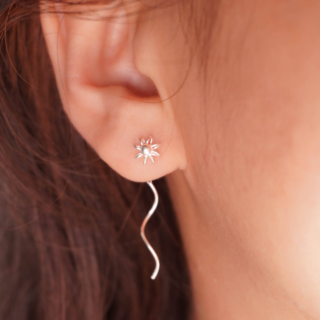 Daisy Flow Threader Earrings - Roseraie Gal