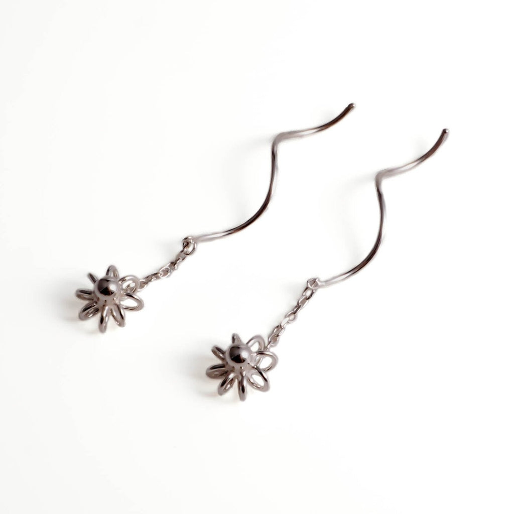 Daisy Flow Threader Earrings - Roseraie Gal