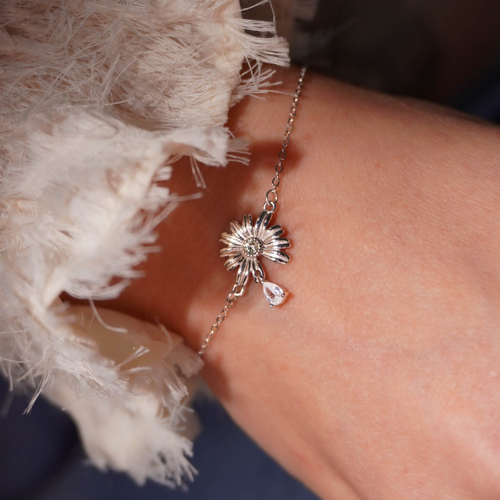 Daisy Glow Charm Bracelet - Roseraie Gal