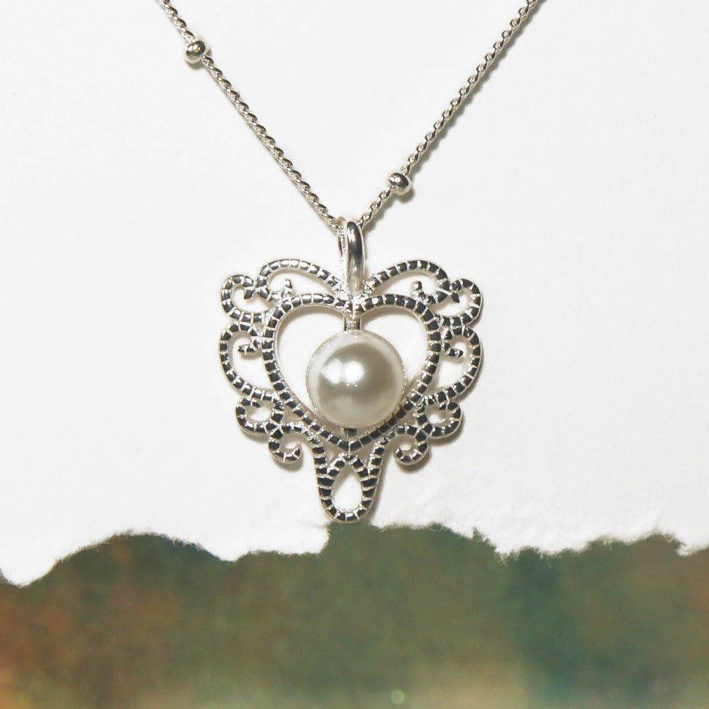 Pearly Lace Heart Necklace - Roseraie Gal