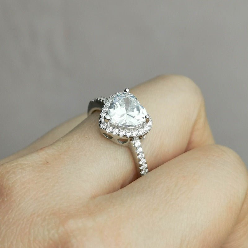 Sparkling Elevated Heart Ring - Roseraie Gal