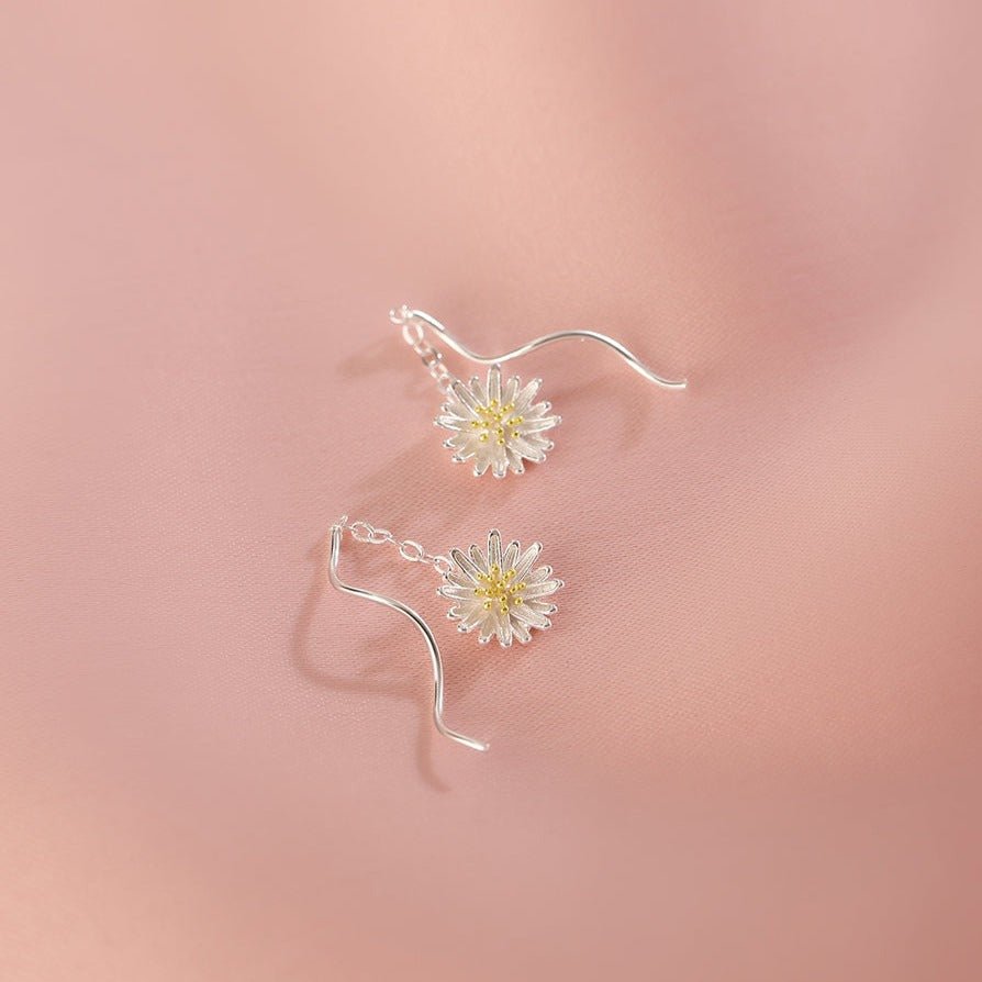 Sweet Daisy Wave Threader Earrings - Roseraie Gal